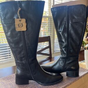 Born  NWT Black leather Knee High Boots